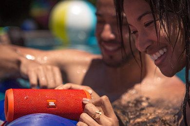 Link Up Your Mobile Outdoor Bluetooth Speaker In Red