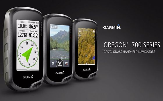 Garmin 750T Hand Held GPS Hand Held GPS In Black Showing Compass