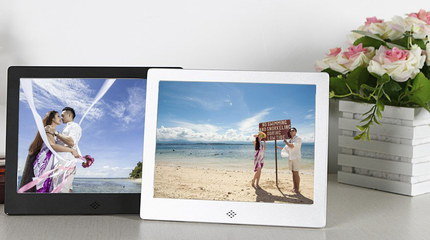 HD Digital Picture Frame Showing Beach Scene