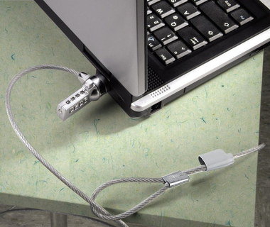 Revolving 4 Digit Laptop Security Cable Metal Laptop Security Cable On Wood Desk