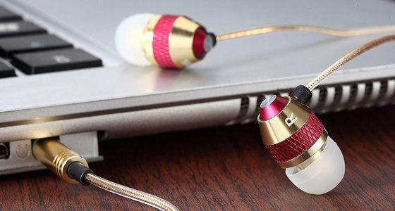 Earphone With Mic And Gold Tips