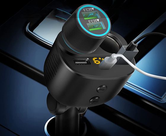 High Speed 6A 30W Multi USB Car Charger 30W Multi USB Car Charger Attached In Vehicle