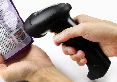 10 Metres Range 2.4G Wi-Fi Hand Barcode Scanner 2.4G Fast Wi-Fi Barcode Scanner In Woman's Hand