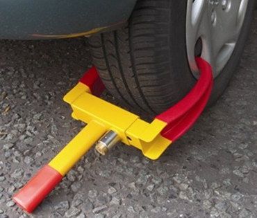 Caravan Wheel Clamp Red And Yellow Metal Finish