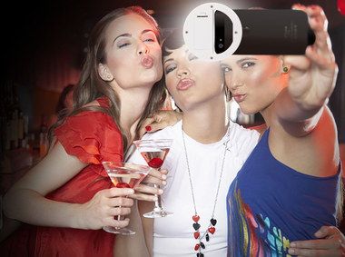Small Selfie Ring Light For Smartphone 36 LED Selfie Ring Light For Smartphone With 3 Girls